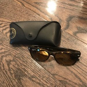 Women’s Ray-Ban Wayfarers- Tortoise/brown